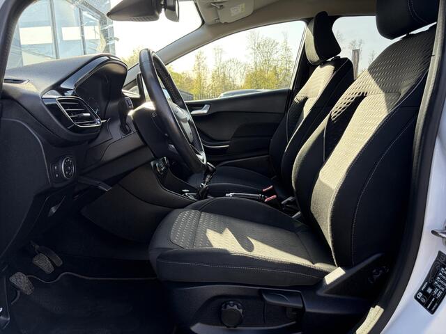 Ford FIESTA 1.0 EcoBoost Titanium 2e Eigenaar,6 Bak,Camera,Trekhaak,Navi,102pk,Pdc V+A,Lm velgen,5 Deurs,N.A.P,Net beurt gehad,Bj 11-2017,Rijstrooksensor,Apk tot 12-2026