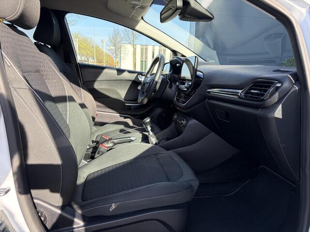 Ford FIESTA 1.0 EcoBoost Titanium 2e Eigenaar,6 Bak,Camera,Trekhaak,Navi,102pk,Pdc V+A,Lm velgen,5 Deurs,N.A.P,Net beurt gehad,Bj 11-2017,Rijstrooksensor,Apk tot 12-2026