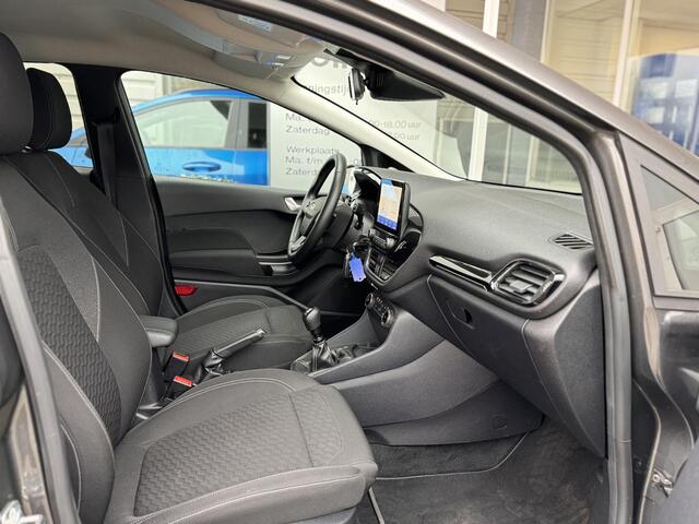 Ford FIESTA 100pk Titanium Navigatie Climat Cruise Parkeersensoren Privacy Glass Dealeronderhouden
