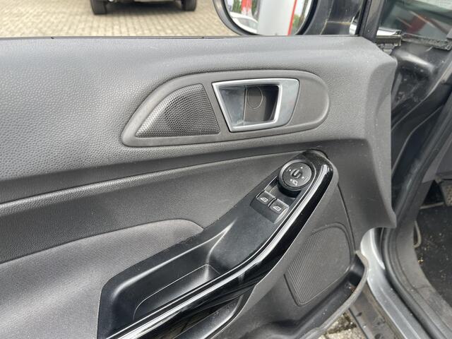 Ford FIESTA 1.0 EcoBoost Titanium 125pk 15"/Stoelverwarming/Voorruitverwarming/PDC v+a/Navigatie/Bluetooth