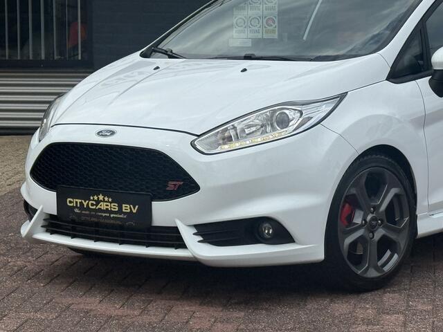 Ford FIESTA 1.6 ST2 182 pk navi climate ctr Recaro stoelen PDC a half leder dagrijverlichting led