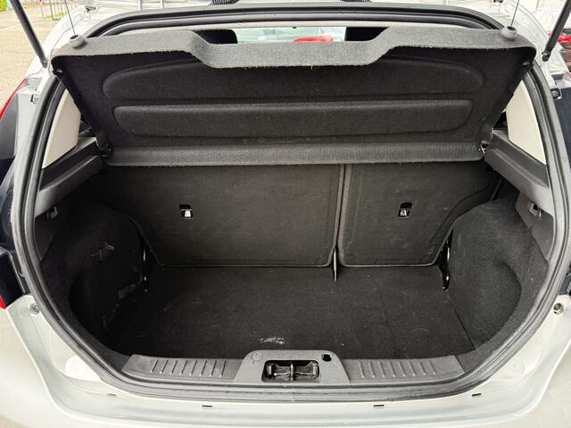 Ford FIESTA 1.0 Style Ultimate ? Navi ? Bluetooth ? Park. sens. v+a ?