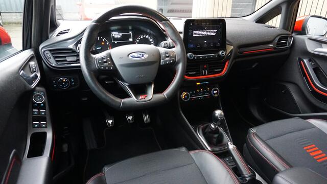 Ford FIESTA 1.0 EcoBoost 146Pk/235Nm ST-Line Black&Red B&O 17inch LM Verlaagd Navi DAB Stoel&Stuurverwarming LED *NL auto*
