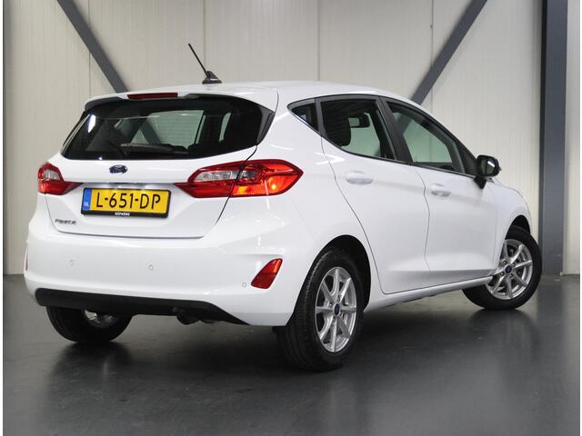 Ford FIESTA 95PK Titanium | 1ste eigenaar | Parkeersensoren | Armsteun | AppleCarPlay/AndroidAuto | LMV | Climate Control | 5 deurs | DAB Radio | Isofix |