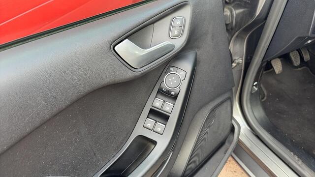 Ford FIESTA 1.0 EcoBoost Connected LED / CARPLAY / NAVI / AIRCO / PDC / BLUETOOTH / CRUISE / NL-AUTO