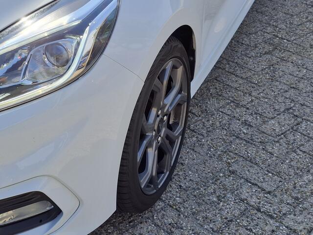Ford FIESTA 100PK EcoBoost ST-Line | Voorruitverwarming | Privacy glass | Grote spoiler | ISOFIX |