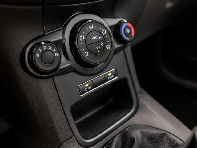 Ford FIESTA 1.0 Style Ultimate (NAVIGATIE, 5 DEURS, AIRCO, SPORTSTOELEN, LM VELGEN, PARKEERSENSOREN, CRUISE, NIEUWSTAAT)