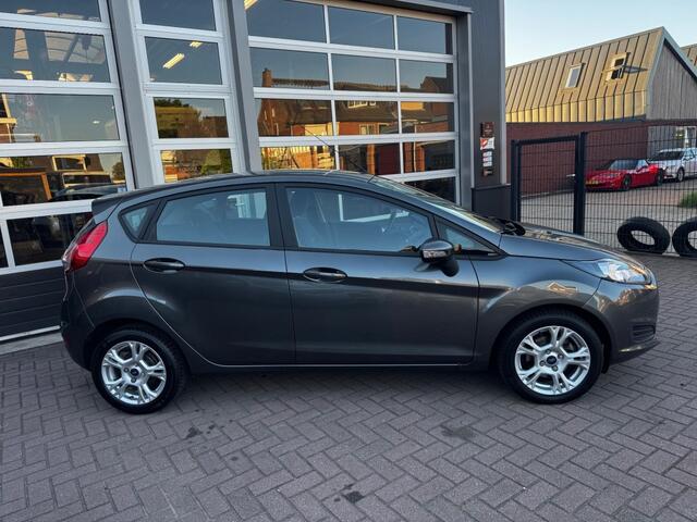 Ford FIESTA 1.0 ECOB. ST LINE / AIRCO / STOELVERW. / VOORRUITVERW. / LM / RIJKLAAR!