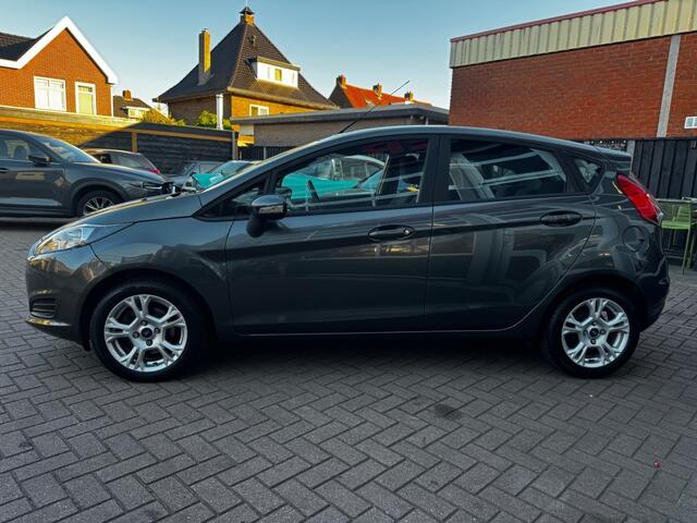 Ford FIESTA 1.0 ECOB. ST LINE / AIRCO / STOELVERW. / VOORRUITVERW. / LM / RIJKLAAR!