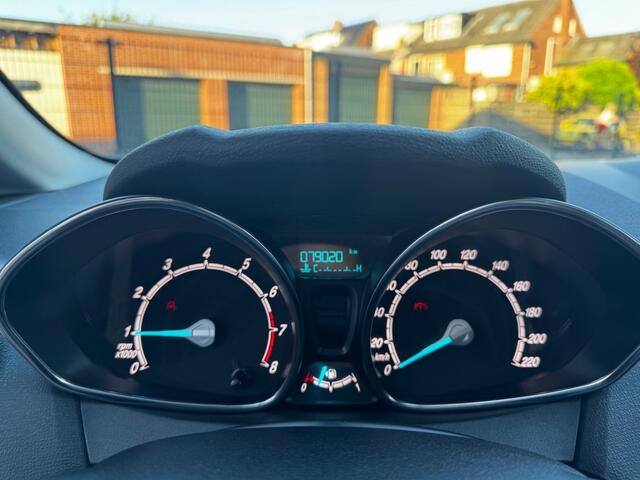 Ford FIESTA 1.0 ECOB. ST LINE / AIRCO / STOELVERW. / VOORRUITVERW. / LM / RIJKLAAR!