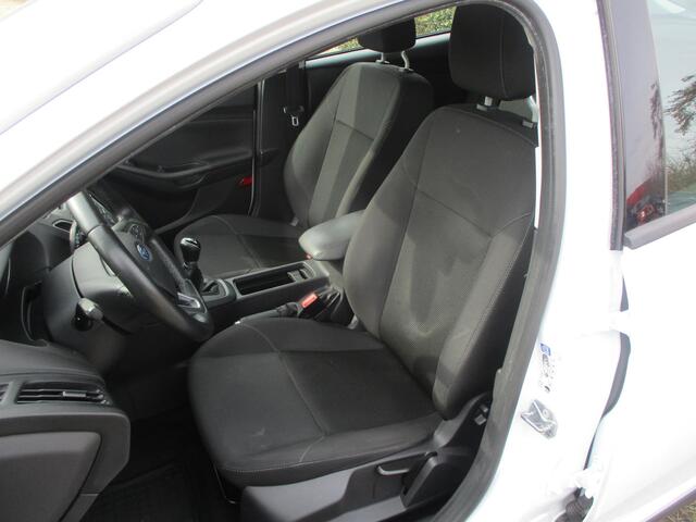 Ford FOCUS 1.0 Ecoboost Trend Verwarmde Stoelen + Voorraam