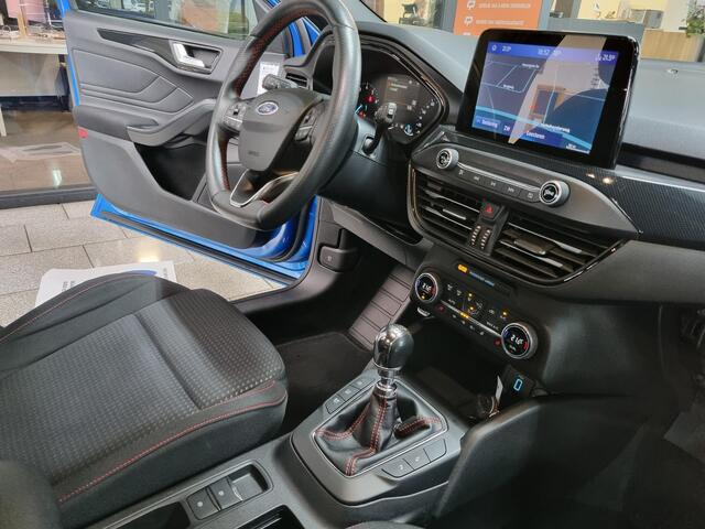 Ford FOCUS 1.5 EcoB. ST Line 18inch/winterpack+standkach