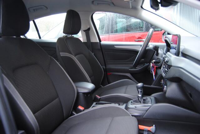 Ford FOCUS 1.0 EB Connected || Apple Carplay