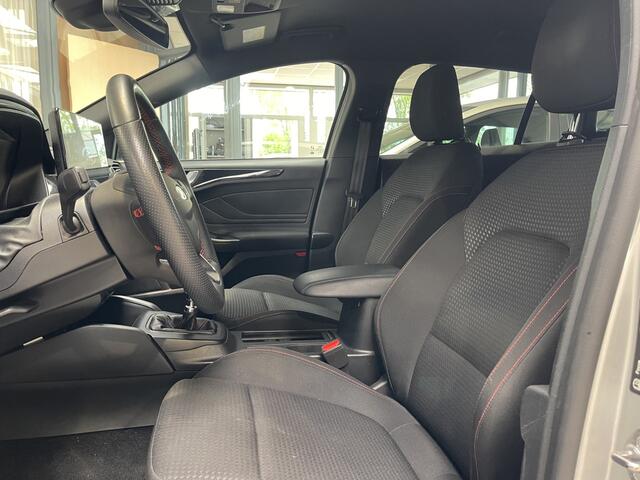 Ford FOCUS Wagon EcoBoost Hybrid 125 pk ST Line | NW. Model!! | Cruise | Clima | 17" LMV | Draadloos Carplay |