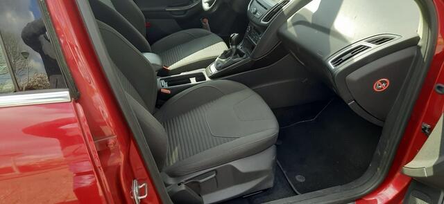 Ford FOCUS Wagon 1.0 Ecoboost Titanium 100pk Trekhaak | Voorruit Verwarming | Climate control | Navigatie | 17 inch velgen