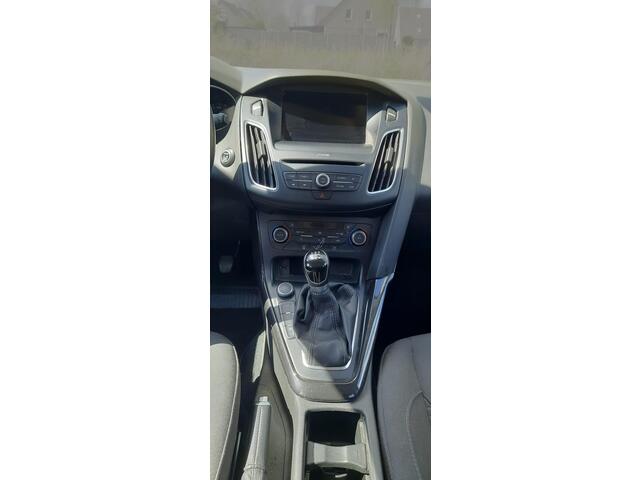Ford FOCUS Wagon 1.0 Ecoboost Titanium 100pk Trekhaak | Voorruit Verwarming | Climate control | Navigatie | 17 inch velgen