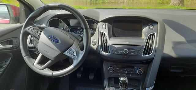 Ford FOCUS Wagon 1.0 Ecoboost Titanium 100pk Trekhaak | Voorruit Verwarming | Climate control | Navigatie | 17 inch velgen