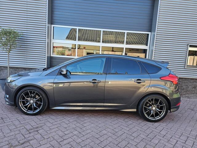 Ford FOCUS 1.5 ST-Line