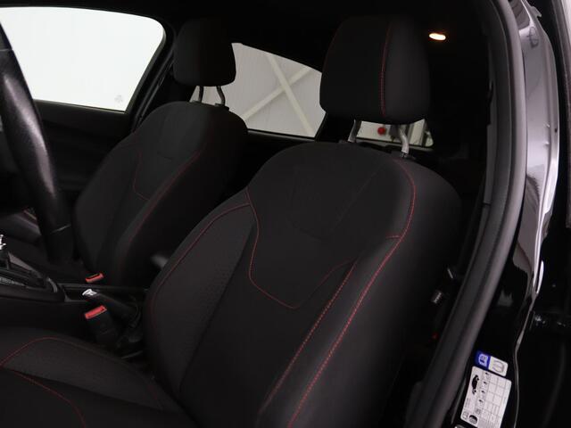 Ford FOCUS 1.0 EcoBoost 140pk ST-Line | Stoel & stuurverwarming | Xenon | Carplay | Navigatie | Climate control | Parkeerhulp | Cruise control