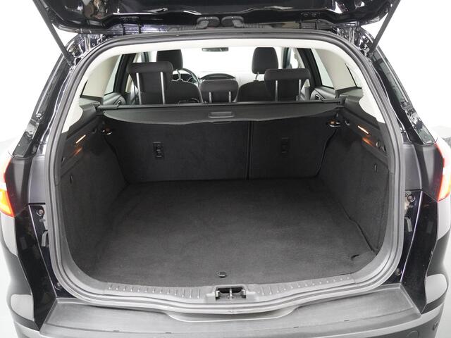 Ford FOCUS Wagon 1.0 Titanium - Navigatie - Climate Control - Trekhaak