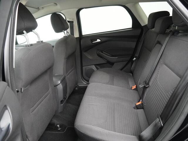 Ford FOCUS Wagon 1.0 Titanium - Navigatie - Climate Control - Trekhaak