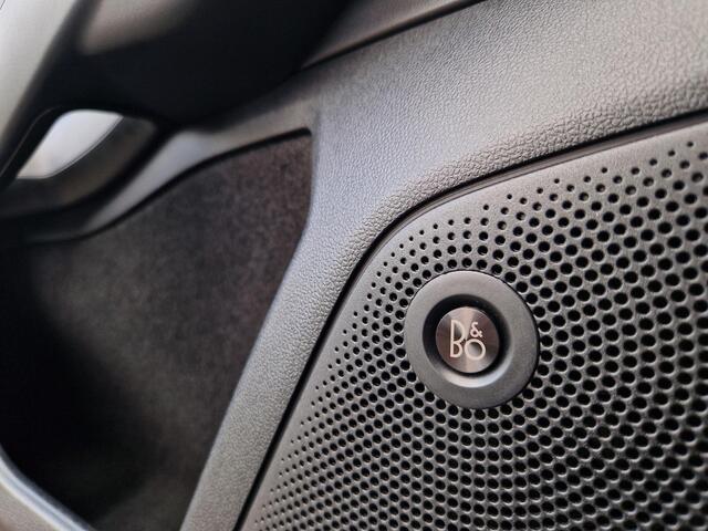 Ford FOCUS Wagon 1.0 EcoBoost Titanium Business | B&O | Trekhaak | PDC | Camera | Navi | Clima |