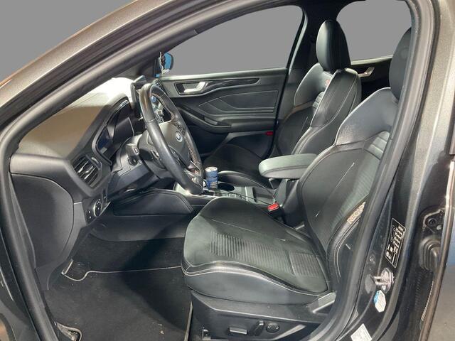 Ford FOCUS Wagon 2.3 EcoBoost ST-3 | Automaat 280pk! | Panoramadak | Winter Pack | Adaptive cruise control | Adaptive LED | Head up Display | Camera | 2 bandensets