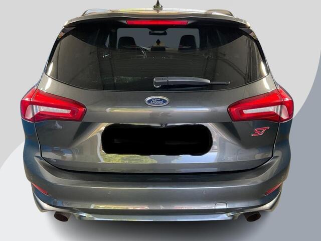 Ford FOCUS Wagon 2.3 EcoBoost ST-3 | Automaat 280pk! | Panoramadak | Winter Pack | Adaptive cruise control | Adaptive LED | Head up Display | Camera | 2 bandensets
