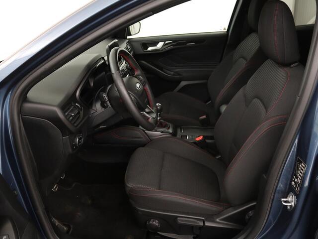 Ford FOCUS 1.0 EcoBosst Hybrid ST Line X | Stoel & stuurverwarming | Camera | Full LED | Carplay | Keyless | Climate control | Cruise control