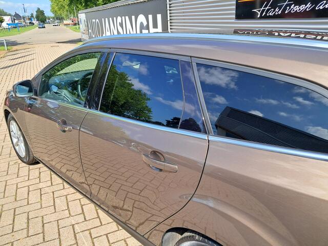 Ford FOCUS Wagon 1.0 Titanium met 80.452 km!! | Clima | Navigatie | Trekhaak | Als nieuw! | Keyless | RIJKLAARPRIJS INCL 12 MAANDEN GARANTIE EN BEURT