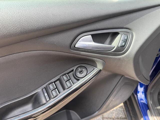 Ford FOCUS 1.0 Titanium Airco/Lichtmetalen velgen/Navi/Parkeersensoren