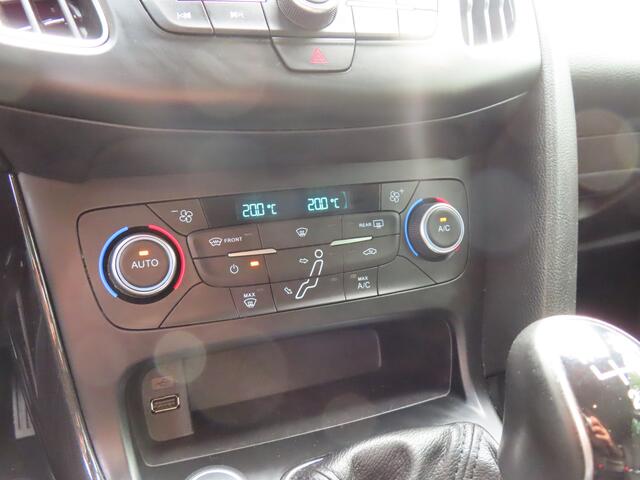 Ford FOCUS Wagon 1.0 Titanium*Navigatie*ECC*Trekhaak*