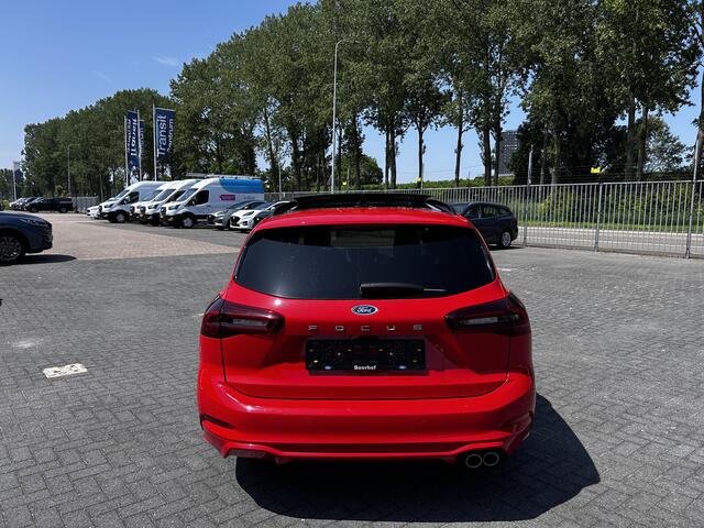 Ford FOCUS Wagon ST-Line EcoBoost Hybrid 155 pk | Pano | Winter Pack | Camera | Adapt. cruise | Camera | Draadloos Apple Carplay |