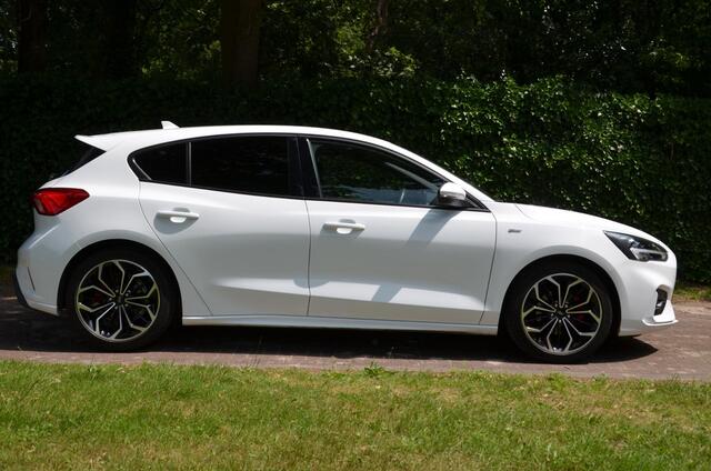 Ford FOCUS 1.0 EcoBoost ST Line Business Navi/Pdc/Ecc/Stoel ruit en stuurverwarming/Cr-Controle/Privacy-Glass/18-Inch Lmv/Achteruitrijcamera