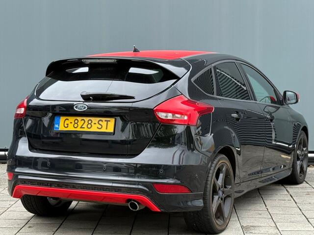 Ford FOCUS BWJ 2016 | 1.5T 150PK ST-LINE Red Edition NWE APK | AIRCO | NAVI | CRUISE | SPORTSTOELEN | TWO TONE | LICHTMETAAL | PDC