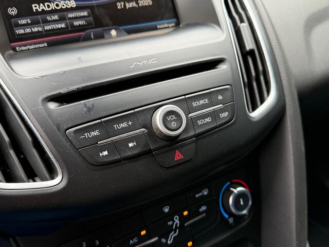 Ford FOCUS BWJ 2016 | 1.5T 150PK ST-LINE Red Edition NWE APK | AIRCO | NAVI | CRUISE | SPORTSTOELEN | TWO TONE | LICHTMETAAL | PDC
