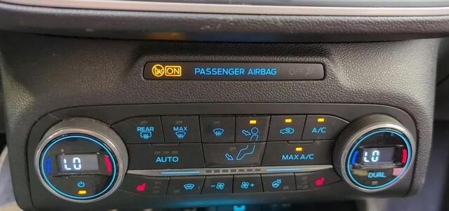 Ford FOCUS 1.5D 120PK 5Drs./ Trend Edition Business / Airco-ecc./ Navigatie / Pdc+Camera / Winter-Comfort-Parking Pack /