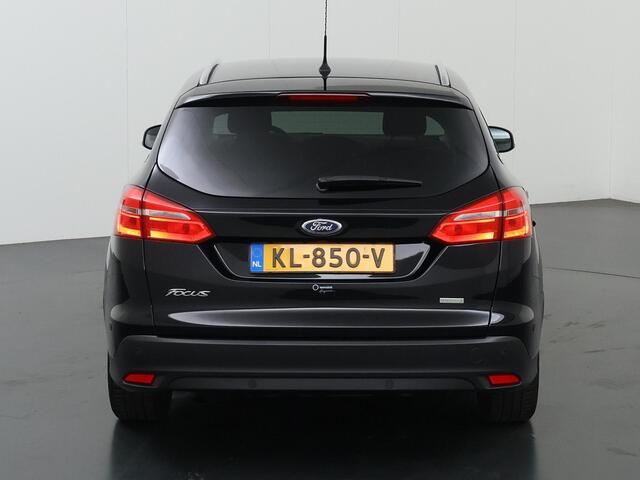 Ford FOCUS Wagon 1.0 Titanium | Navigatie | Winterpack | Climate Control | Parkeersensoren | Keyless Go |