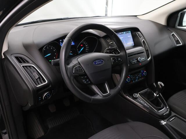 Ford FOCUS Wagon 1.0 Titanium | Navigatie | Winterpack | Climate Control | Parkeersensoren | Keyless Go |