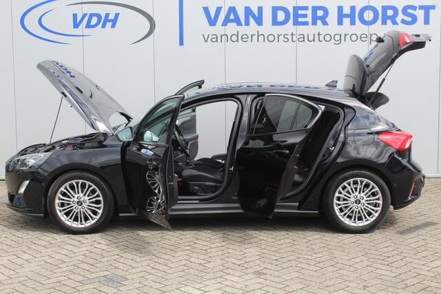 Ford FOCUS 1.0-125pk EcoBoost Titanium. Erg nette, luxe en goed onderhouden Ford Focus. Volautm. airco dual, stoel-, stuur- en voorraamverw., trekhaak, Xenon verl., LM wielen, navigatie, telefoonvoorb., adaptieve cruise cntrl, keyless entry/keyless go etc, etc.