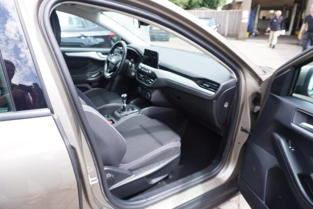 Ford FOCUS 1.0 EcoBoost Trend Edition Business NAVI CARPLAY STOEL- EN STUURVERWARMING