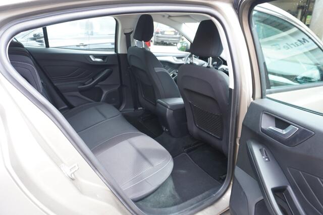 Ford FOCUS 1.0 EcoBoost Trend Edition Business NAVI CARPLAY STOEL- EN STUURVERWARMING