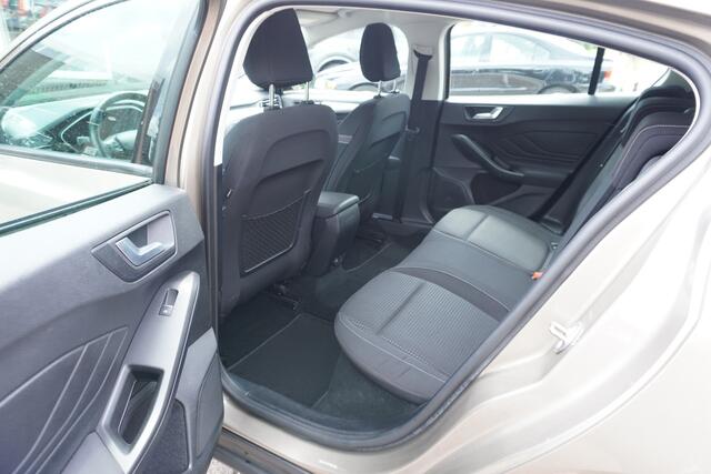 Ford FOCUS 1.0 EcoBoost Trend Edition Business NAVI CARPLAY STOEL- EN STUURVERWARMING
