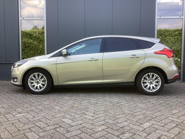 Ford FOCUS 1.5i Titanium Automaat I dealer onderhouden