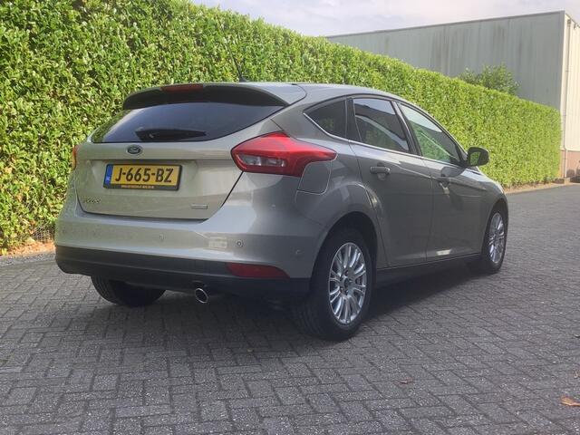 Ford FOCUS 1.5i Titanium Automaat I dealer onderhouden