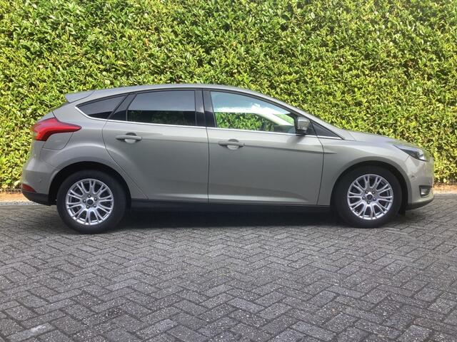 Ford FOCUS 1.5i Titanium Automaat I dealer onderhouden