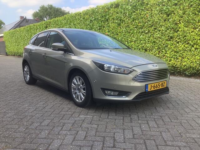Ford FOCUS 1.5i Titanium Automaat I dealer onderhouden