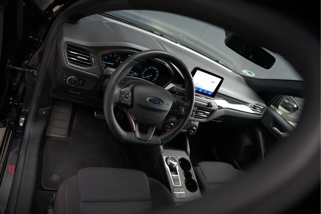 Ford FOCUS 1.5 EcoBoost ST Line Business | Stoelverwarming | Stuurverwarming | Automaat | Navigatie | Camera | Apple Carplay | Cruise Control | Keyless | LED | PDC |