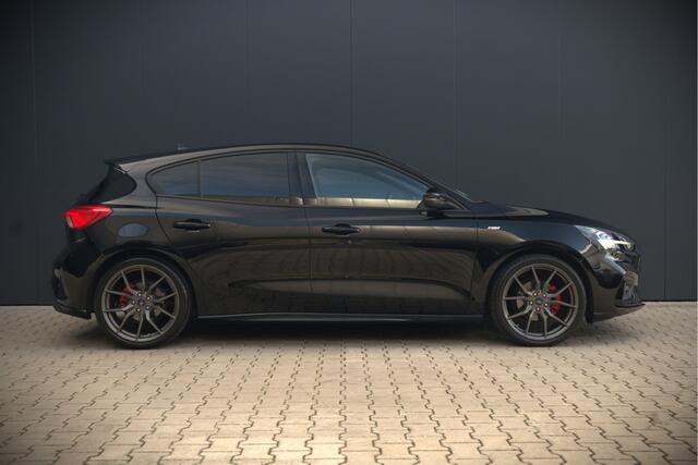 Ford FOCUS 1.5 EcoBoost ST Line Business | Stoelverwarming | Stuurverwarming | Automaat | Navigatie | Camera | Apple Carplay | Cruise Control | Keyless | LED | PDC |