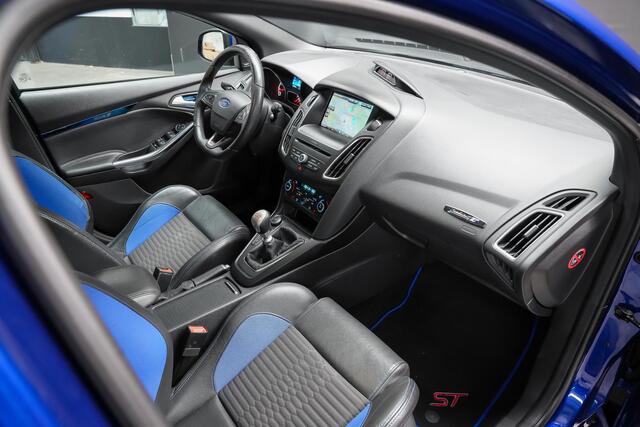 Ford FOCUS ST-2 2.0 250pk |Remus sportuitlaat|Maxton splitterset|Ram airtintake|20" licht metalen|Sony|winterpack|bi-xenon|parkeercamera|